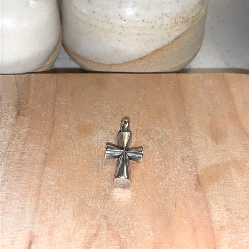 🌺RETIRED JAMES AVERY ST TERESA CROSS PENDANT